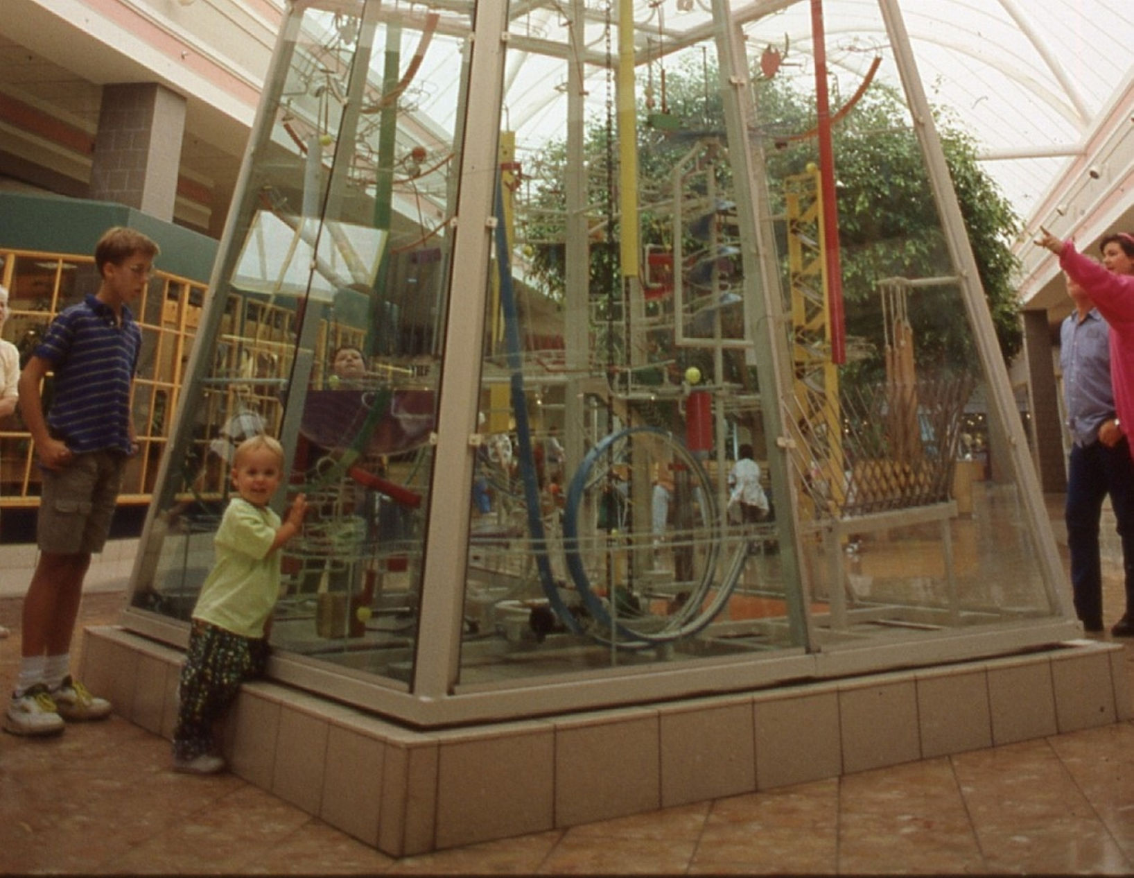 Salmon Run Mall gizmo has mesmerized patrons since 1986